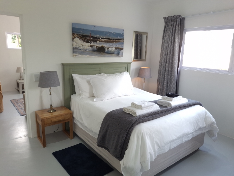 To Let 1 Bedroom Property for Rent in Clovelly Western Cape